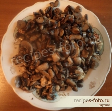 Картошка в духовке с мясом и грибами
