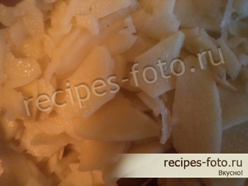 Картошка в духовке с мясом и грибами
