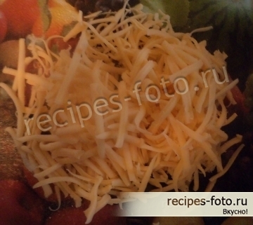 Картошка в духовке с мясом и грибами