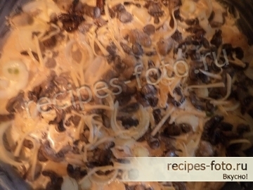 Картошка в духовке с мясом и грибами