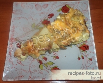 Картошка в духовке с мясом и грибами