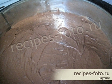 Шоколадный торт с вишней и взбитыми сливками проще простого