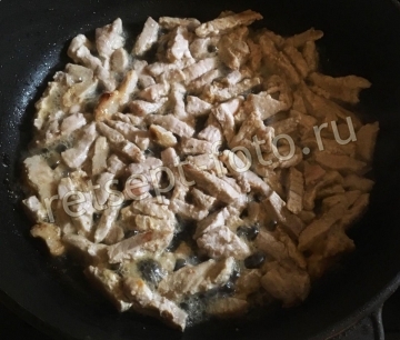 Азу из телятины с солеными огурцами