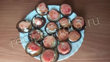 Баклажаны с помидорами и сыром