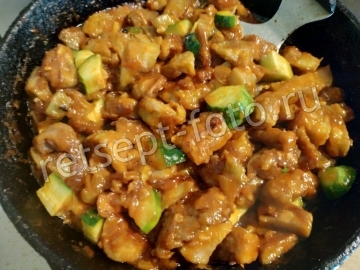 Баклажаны с соевым соусом и огурцами по-китайски