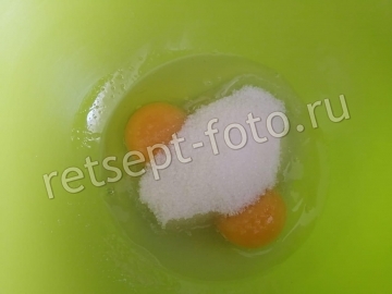 Банановый кекс с орехами в мультиварке