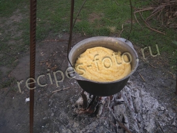 Банош с брынзой по-закарпатски (кукурузная каша на сметане)