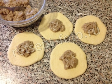 Беляши с мясом на дрожжевом тесте