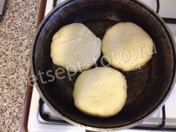 Беляши с мясом на дрожжевом тесте