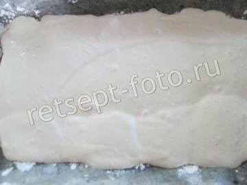 Бисквитный рулет с творогом и вареньем