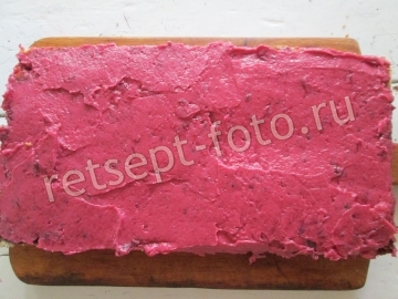 Бисквитный рулет с творогом и вареньем
