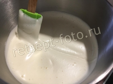 Бисквитный торт "Сникерс" с арахисом и сгущенкой