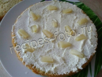 Бисквитный торт с ананасами