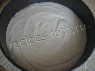 Бисквитный торт с орехами и сметанным кремом