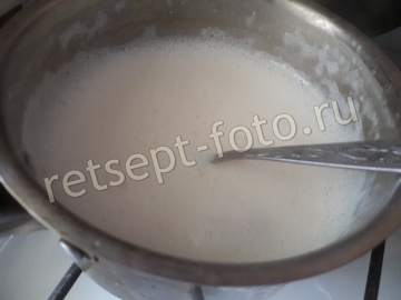 Бисквитный торт с ореховым коржом, заварным кремом и вареньем
