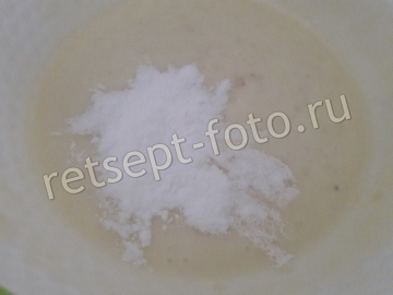 Бисквитный торт с ореховым коржом, заварным кремом и вареньем