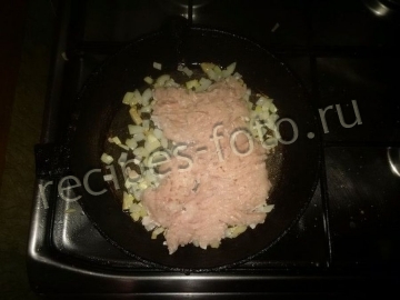 Блинчатый пирог с курицей и сыром