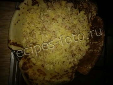Блинчатый пирог с курицей и сыром