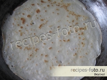 Блины  с ветчиной и сыром с чесночным соусом