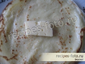 Блины  с ветчиной и сыром с чесночным соусом