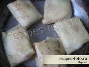 Блины  с ветчиной и сыром с чесночным соусом
