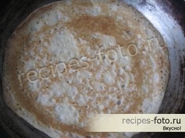 Блины с домашним печеночным паштетом и солеными огурцами