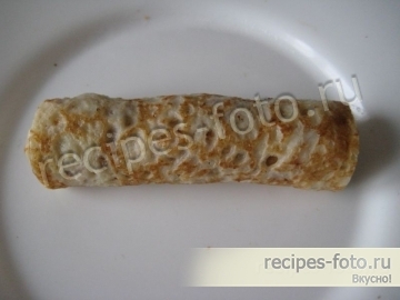 Блины с домашним печеночным паштетом и солеными огурцами