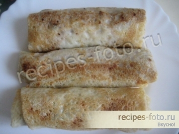 Блины с домашним печеночным паштетом и солеными огурцами
