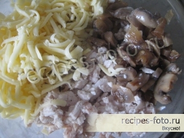Блины с курицей, грибами и сыром