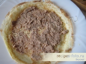 Блины с паштетом из печени