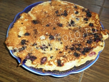 Блины из цельнозерновой и овсяной муки с черникой