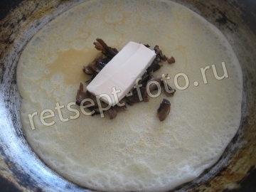 Блины с грибами и плавленым сыром