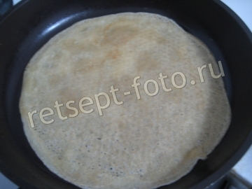 Блины с икрой минтая, плавленым сыром и огурцом