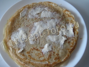 Блины с икрой минтая, плавленым сыром и огурцом