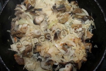 Блины с капустой и грибами на кефире