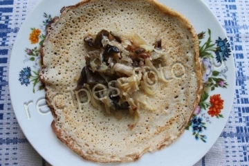 Блины с капустой и грибами на кефире