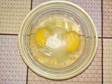 Блины с клубникой и творогом