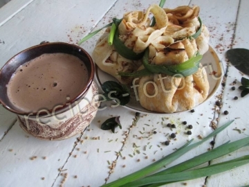 Блины с колбасой и яйцами. Тесто на кефире и молоке