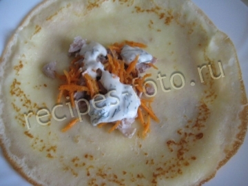 Блины с курицей и корейской морковью. Тесто на молоке
