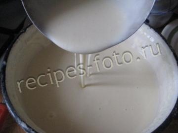 Блины с творогом и изюмом на молоке