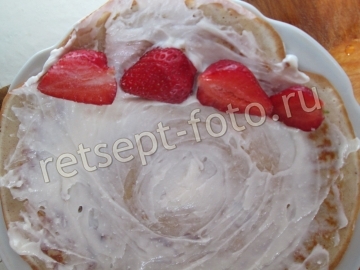 Блины с творогом и клубникой