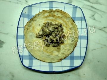 Блины с жюльеном из грибов с мясом
