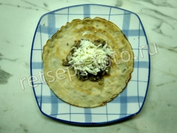 Блины с жюльеном из грибов с мясом