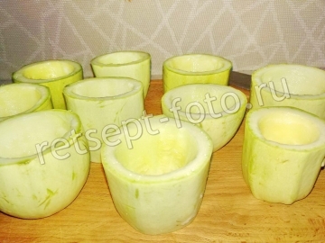Бочонки из кабачков фаршированные мясом и рисом