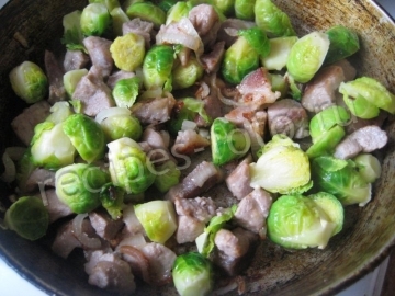 Брюссельская капуста с мясом