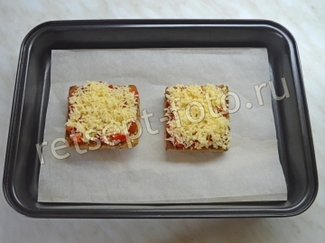 Брускетта с сыром и помидорами