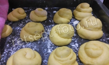 Булочки "Розочки" с изюмом на дрожжевом тесте