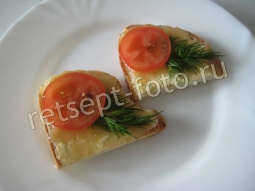 Бутерброды с икрой трески и помидорами