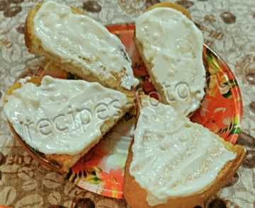 Бутерброды с киви и чесноком