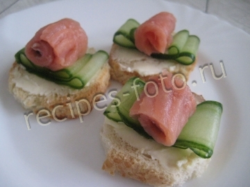 Бутерброды с красной рыбой и огурцом (красивое оформление)